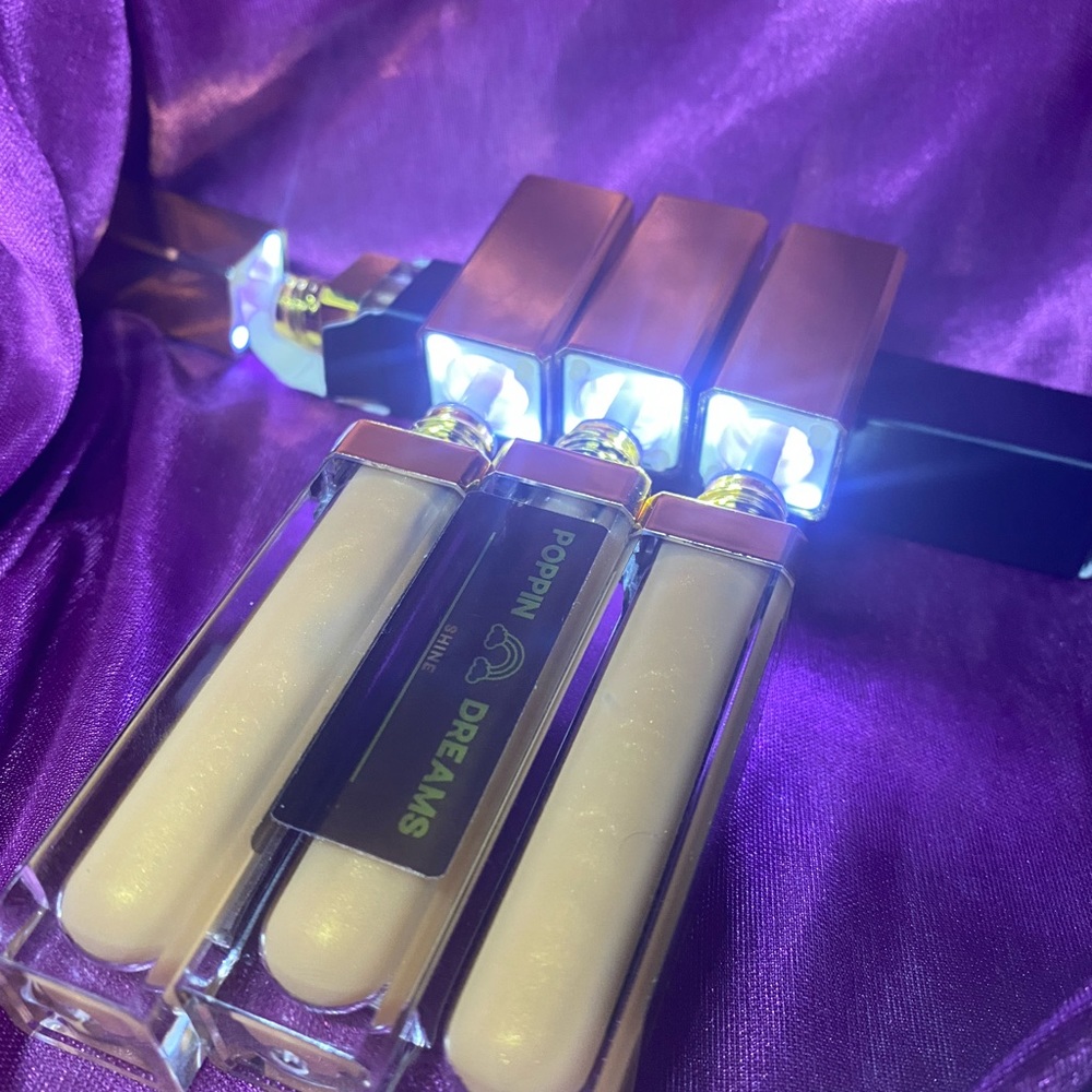 L.E.D. STAR. LIP GLOSS - Picture 2 of 5
